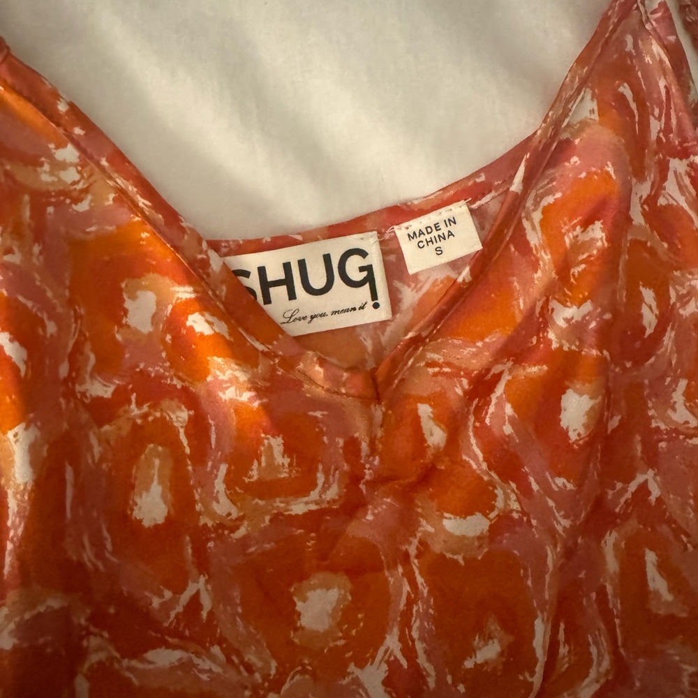 The cutest SHUG set!! only has been woren 2 times! Top size small skirt medium!